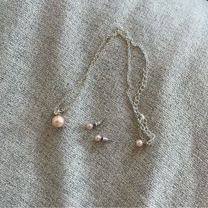 Pearl necklace and earrings set